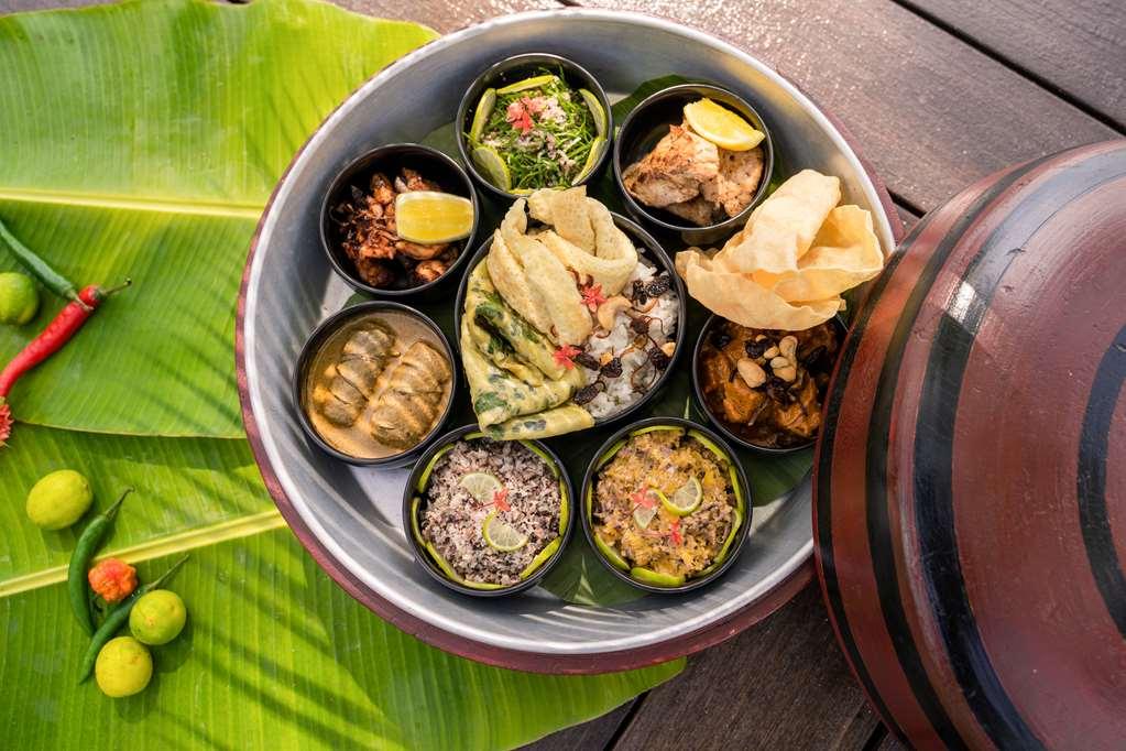 Furaveri Island Resort And Spa Muravandhoo 餐厅 照片